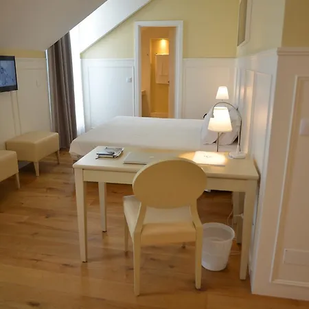 Charming Blue Hotel 4*